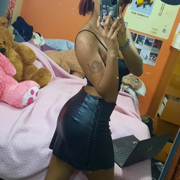 faux leather mini skirt - Picture 3 of 3